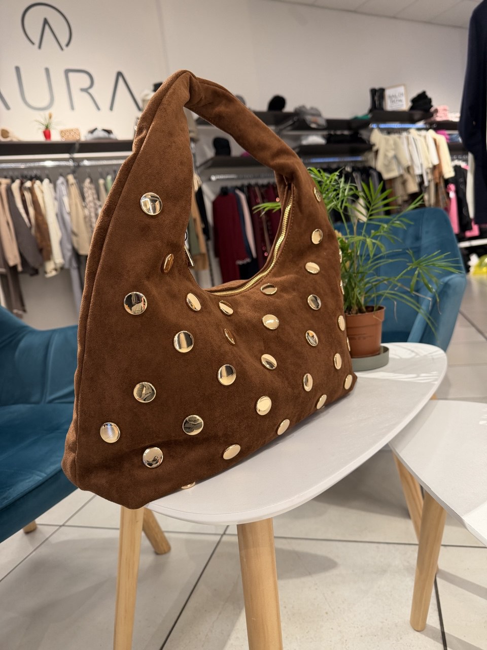 Borsa scamosciata con borchie - BS2605